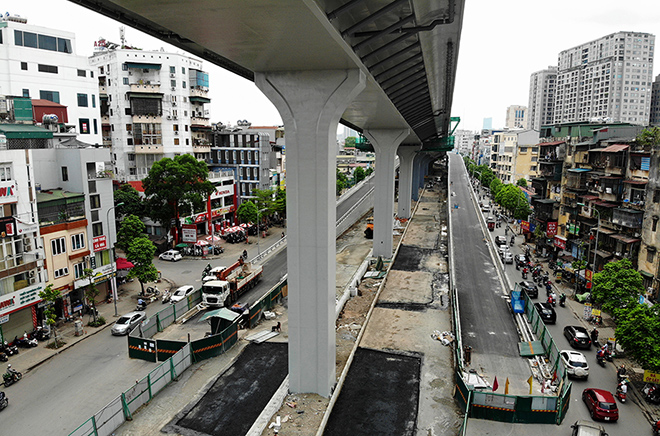 Dự án xây dựng đường Vành đai 2, đoạn Vĩnh Tuy - Ngã Tư Sở được khởi công vào tháng 4/2018, bao gồm tuyến đường bộ trên cao và mở rộng dưới thấp với tổng kinh phí khoảng 9.400 tỷ đồng.