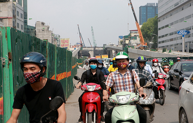 Trục Vĩnh Tuy - Ngã Tư Sở được coi là điểm nghẽn giao thông tại Thủ đô. Hai bên đường vành đai 2 có hàng loạt chung cư cao tầng, dự án hoàn thành sẽ giải quyết&nbsp;vấn đề này.