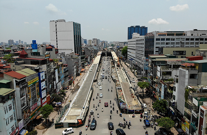 Hiện tại, lối lên, xuống của đường trên cao đoạn Ngã Tư Sở cơ bản thành hình.