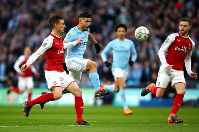 Nếu Man City (áo xanh) thua Arsenal, Liverpool còn vô địch sớm hơn nữa