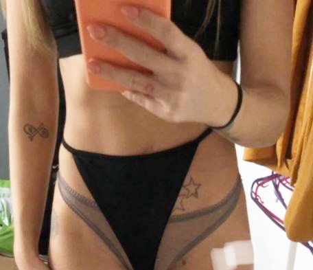 Cô gái mua bikini online và kết quả nhận về bộ đồ không thể mặc.