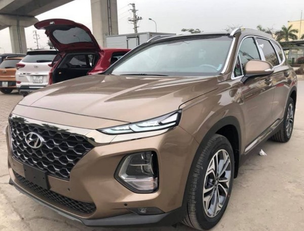 Hyundai SantaFe bản máy xăng đặc biệt màu nâu