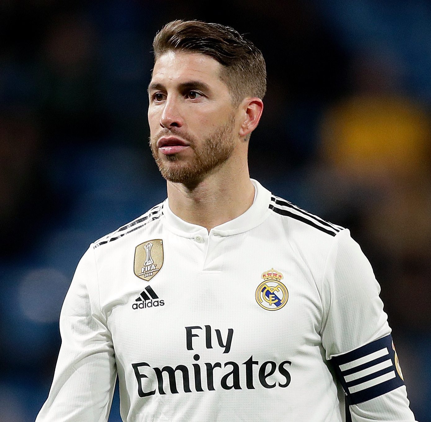 Người cuối cùng có mặt trong danh sách này là cầu thủ người Tây Ban Nha Sergio Ramos. Như bao cầu thủ khác, Sergio Ramos cũng phải rèn luyện thể hình mỗi ngày. Đặc biệt, khi tập luyện anh thường đai đai ngang ngực để tăng cường thêm sức mạnh. Không chỉ được yêu mến bởi bản lĩnh sân cỏ, Sergio Ramos còn khiến người hâm mộ trầm trồ về ngoại hình.&nbsp;