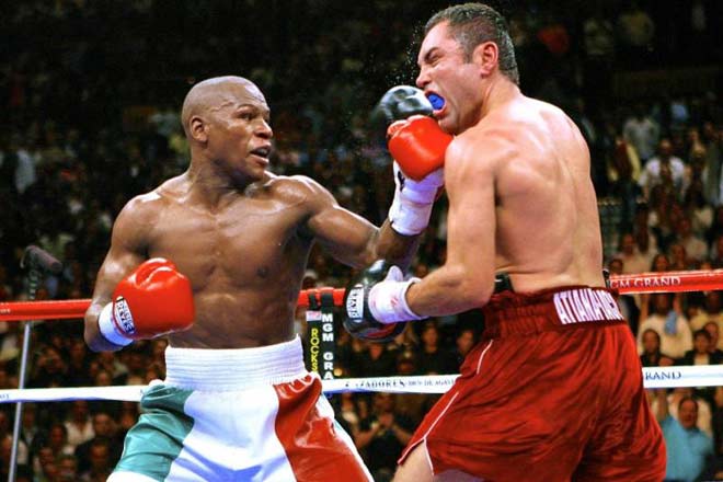 Trận so găng hấp dẫn giữa "Độc cô cầu bại" Mayweather và De La Hoya