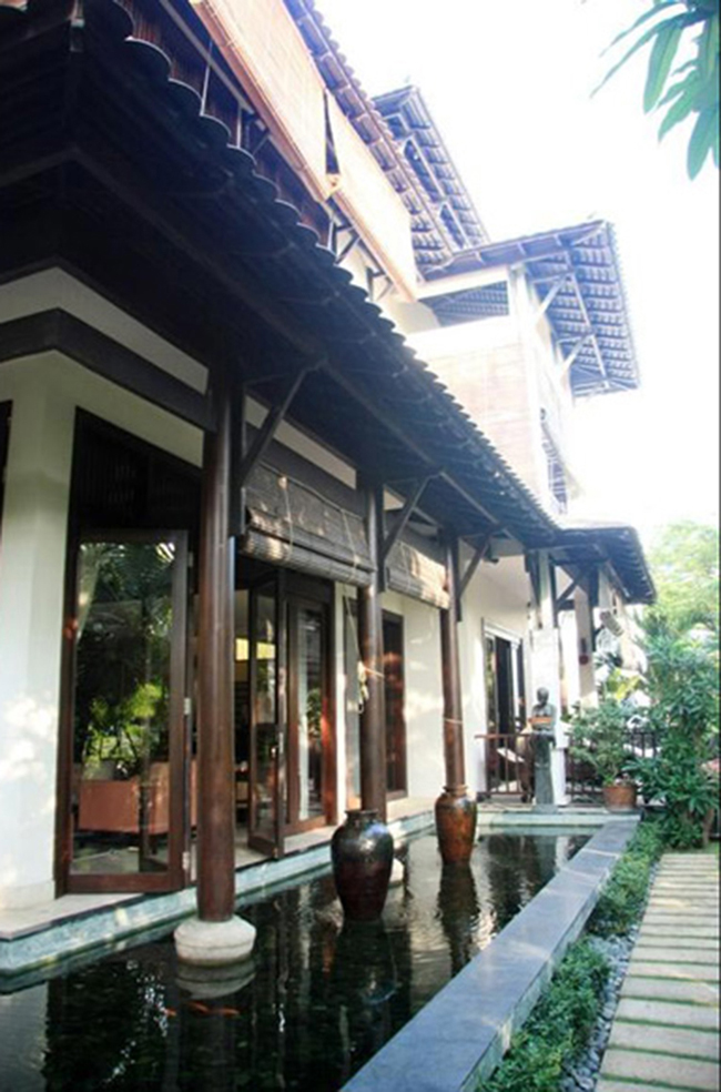 Vợ chồng Hà Kiều Anh có nhiều bất động sản giá trị, trong đó căn biệt thự nhà vườn này nhận được nhiều chú ý nhờ thiết kế tinh tế.
