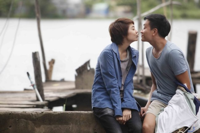 "Vừa đi vừa khóc" phát sóng vào năm 2014, từng là bộ phim truyền hình Việt nhận được nhiều sự quan tâm, yêu mến và tạo nên "cơn sốt" với khán giả vào thời điểm này. 
