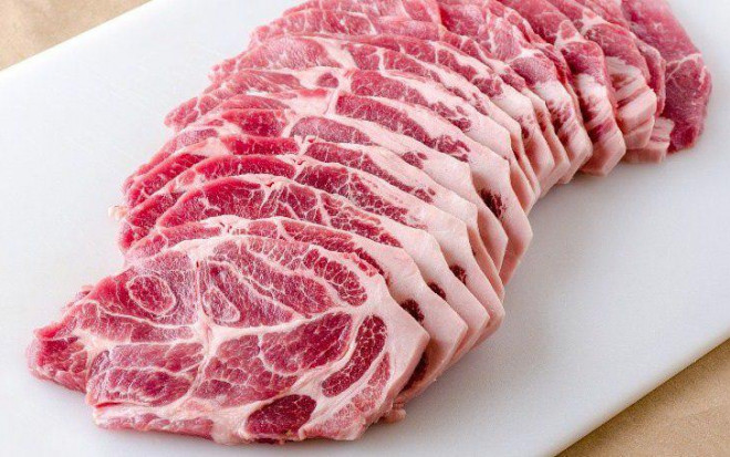 Thịt bò, lợn hay gà đều cần bọc kỹ trước khi cho vào tủ lạnh