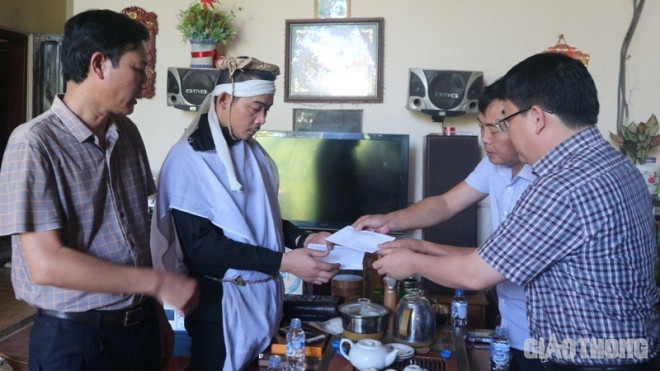 Ban ATGT tỉnh Thanh Hóa đã đến động viên, thăm hỏi gia đình nạn nhân Lê Thị Bình