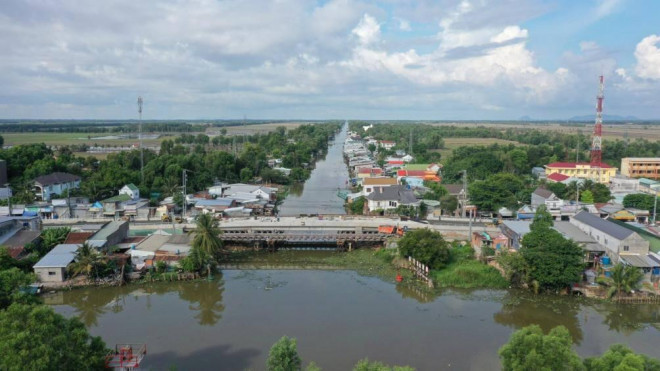 Thi công cầu Vàm Rầy trên QL80 tỉnh Kiên Giang. Cầu Vàm Rầy dài 71,8m, rộng 12m, giá trị đầu tư khoảng 23,2 tỷ đồng