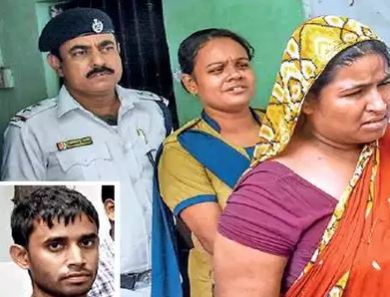 Cảnh sát bắt giữ người vợ và hình ảnh nhân tình của vợ.