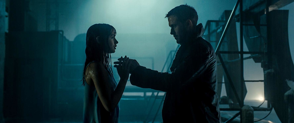 Người đẹp Ana trong một cảnh quay cùng Ryan Gosling phim "Blade Runner 2049"