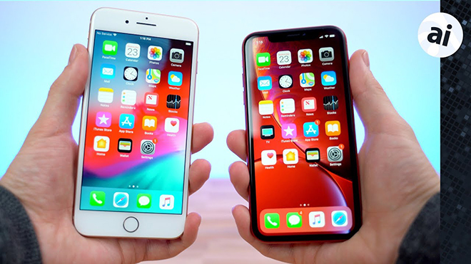 iPhone 8 Plus (trái) và iPhone XR (phải).