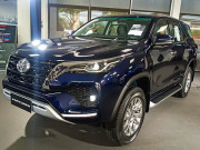 Tin tức ô tô - Ảnh thực tế xe SUV Toyota Fortuner bản máy dầu 2021 tại đại lý ở Thái Lan