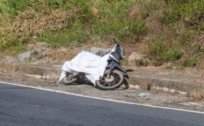 Ngoài chiếc xe máy vứt lại bên vệ đường, cơ quan chức năng chưa tìm thêm dấu vết của phạm nhân Triệu Quân Sự.&nbsp;