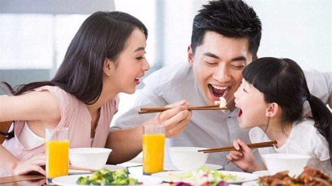 Bữa cơm mà cả nhà đều mặt khó đăm đăm thì làm sao tiêu hóa được (Ảnh minh họa)