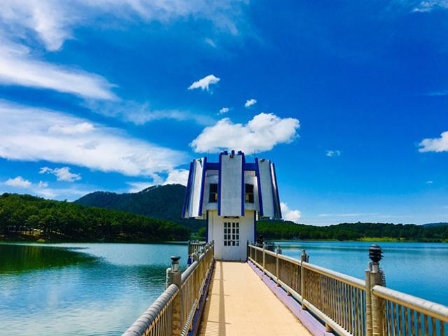 Du lịch - Đừng quên check in hồ nước xanh biếc long lanh khi tới Đà Lạt