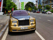 Tin tức ô tô - Rolls-Royce Phantom mạ vàng biển Quảng Ninh bị thiêu cháy