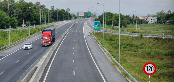 Việc huy động vốn tín dụng đang là "bài toán" khó đối với các nhà đầu tư.