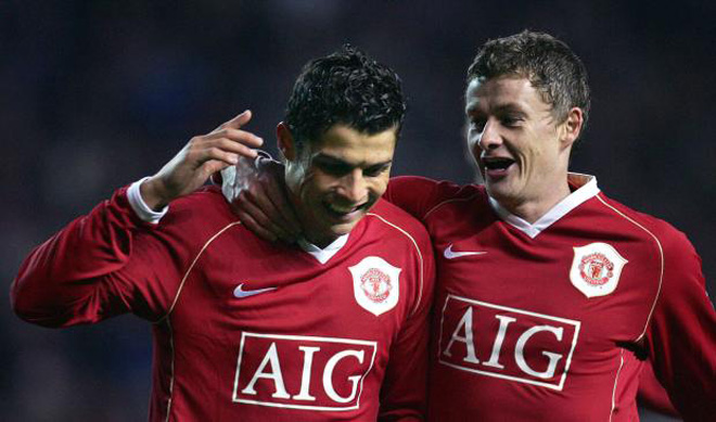 Ronaldo và Solskjaer từng thi đấu chung trong màu áo MU