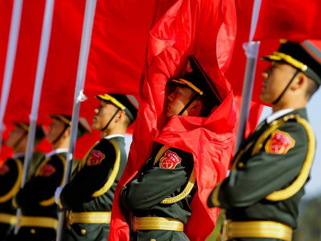 Quân đội Trung Quốc trong lễ duyệt binh mừng Quốc khánh hồi tháng 10-2019. Ảnh: REUTERS