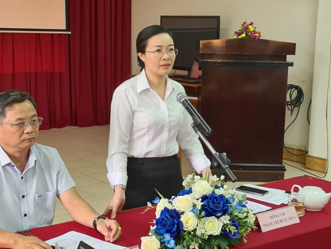 Chánh án TAND tỉnh Bình Phước Phạm Thị Bích Thuỷ tại buổi họp báo ngày 30-5. Ảnh: CTV