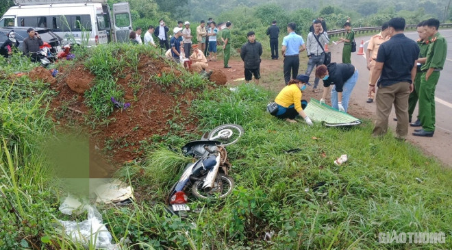 Hiện trường vụ tai nạn khiến người phụ nữ tử vong tại chỗ.