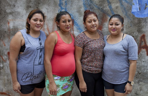 4 chị em nhà&nbsp;Hernandez luôn trong tình trạng đang mang bầu hoặc mới sinh.
