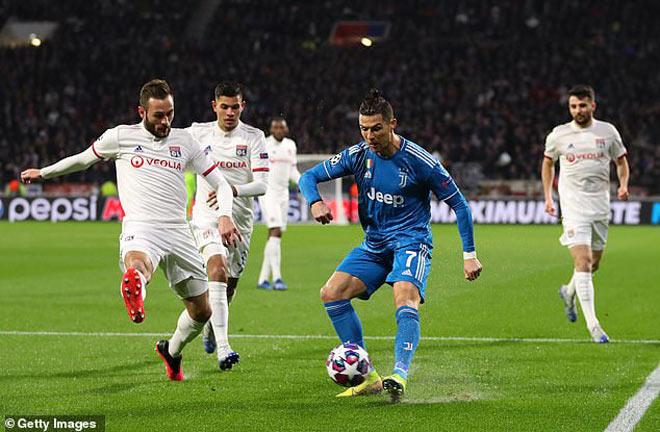 Ronaldo và Juventus đối diện khó khăn ở Champions League mùa này sau khi đã thua Lyon 0-1 ở lượt đi vòng 1/8 trên đất Pháp