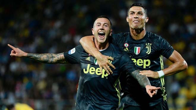 Bernardeschi là "đệ cưng" của Ronaldo ở Juventus