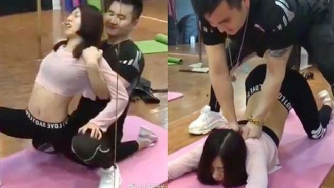 Sau khi xem những bức hình huấn luyện viên hướng dẫn cô các động tác yoga, bạn trai đã đề nghị chia tay dù cô giải thích đây chỉ là những bài tập yoga bình thường.
