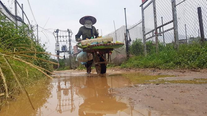 Khu vực 2 bên đầu cầu chủ yếu vẫn là đất nông nghiệp.