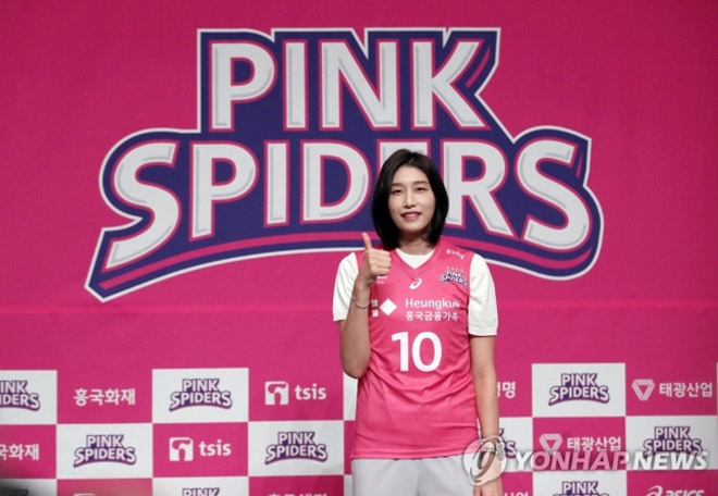 Kim Yeon-koung tái hợp CLB cũ Incheon Heungkuk Life Pink Spiders khi trở lại Hàn Quốc sau 11 năm xuất ngoại thi đấu