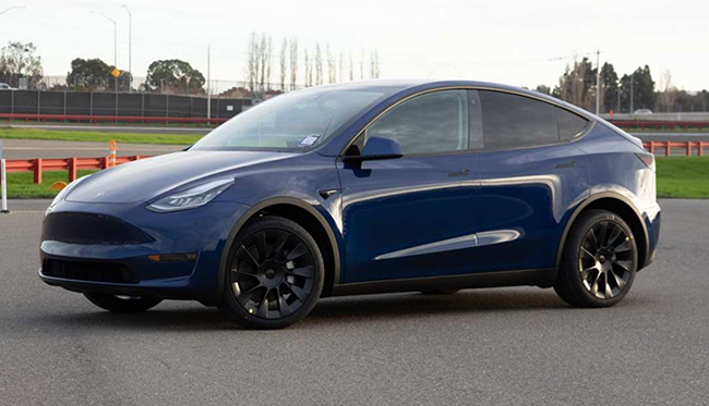 10. Tesla Model Y Performance 2020 (giá khởi điểm: 60.990 USD, thời gian tăng tốc từ 0-96 km/h: 3,5 giây)
