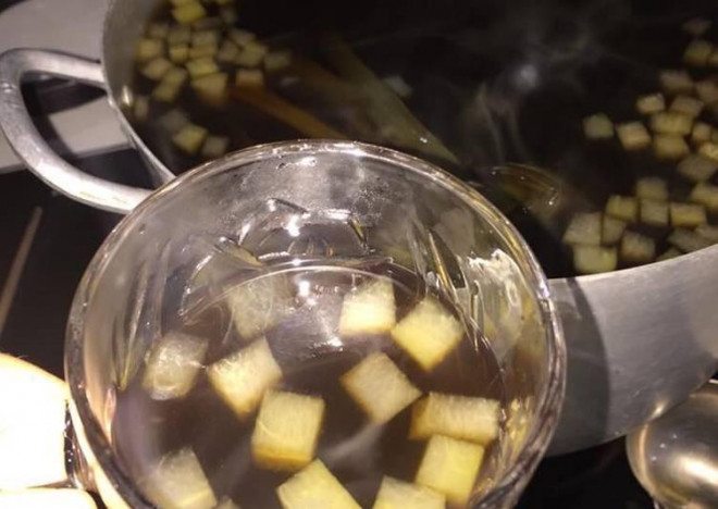 Trà bí đao hạt lựu trông lạ mắt, nhưng uống ngon giòn, thanh mát. Ảnh minh họa.