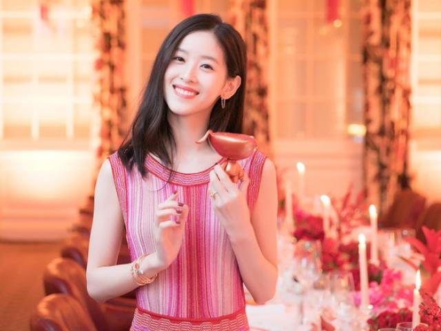 "Hot girl trà sữa" thành tỷ phú trẻ nhất Trung Quốc bất chấp bê bối tình dục của chồng đại gia