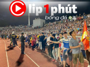 Bóng đá - V-League lại khiến thế giới choáng: &quot;Vỡ sân&quot; kinh hoàng, kỷ lục bù giờ (Clip 1 phút Bóng đá 24H)