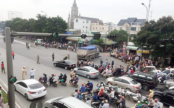 Hiện trường vụ tai nạn khiến người vợ tử vong, người chồng bị thương nặng