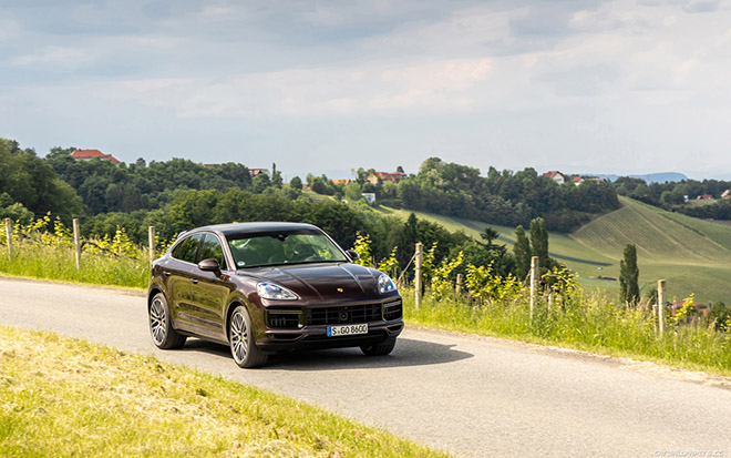 Hoa hậu Hương Giang tậu Porsche Cayenne 2020 giá gần 5 tỷ đồng - 2