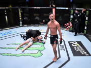 Thể thao - Võ sĩ gốc Việt Tyson Nam phản đòn choáng ngợp MMA, đối thủ nằm bất động