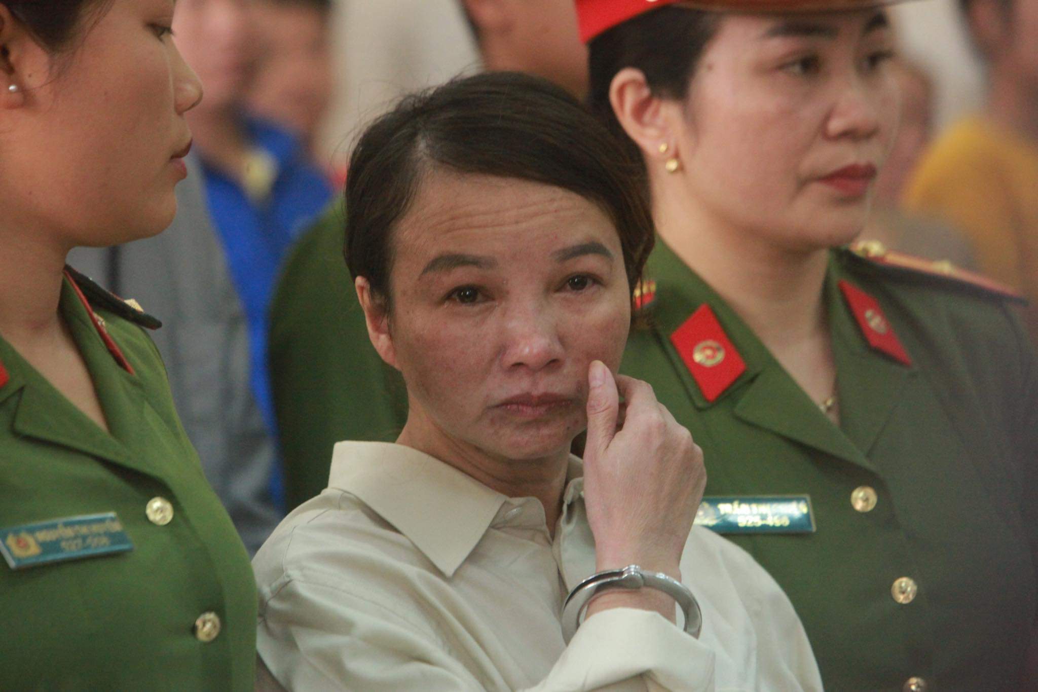 Bà Trần Thị Hiền bật khóc tại phiên xét xử sơ thẩm cuối tháng 11/2019.
