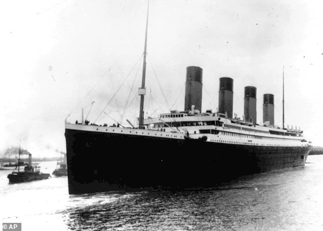 Tàu Titanic rời cảng Southampton, Anh, 10/4/1912 - 4 ngày trước khi thảm họa xảy ra. Ảnh: AP