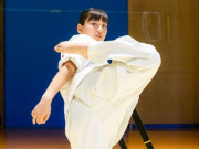 Thể thao - Hotgirl Karate bụng cứng như thép, đá nhanh ngang Lý Tiểu Long