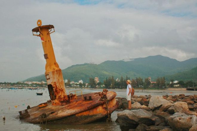 Ngọn hải đăng cũ nằm ngay bán đảo Sơn Trà.