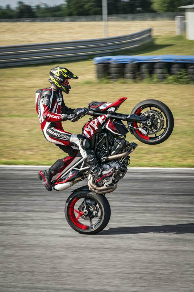 2020 Ducati Hypermotard 950 RVE trình làng, đậm chất nghệ thuật đường phố - 8