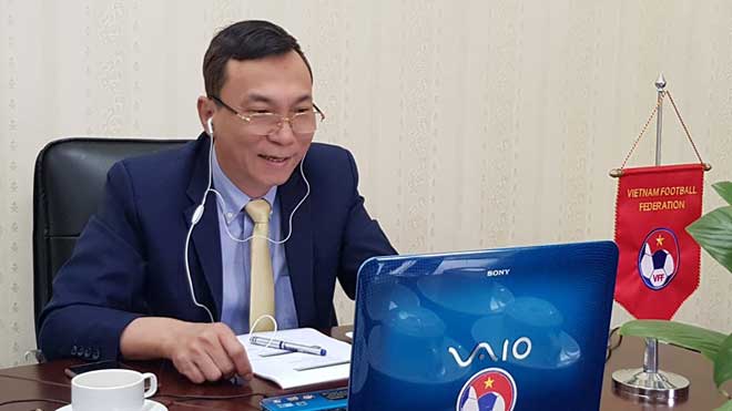 Phó Chủ tịch thường trực VFF&nbsp;Trần Quốc Tuấn trong buổi họp trực tuyến