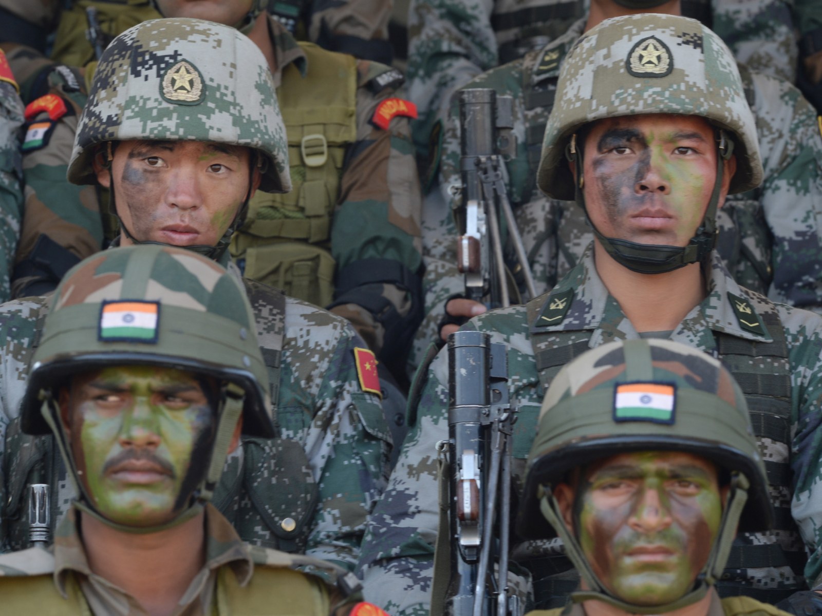 Binh sĩ Trung Quốc và Ấn Độ trong một cuộc tập trận chung.