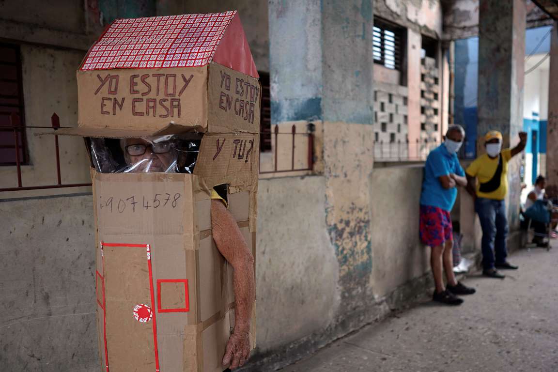 Bà Feridia Rojas và "ngôi nhà lưu động" của mình (Ảnh: Reuters)