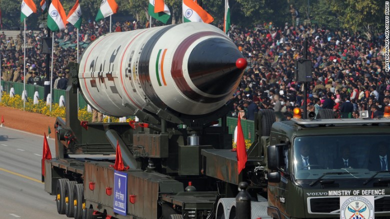 Tên lửa tầm xa Agni-V của Ấn Độ.
