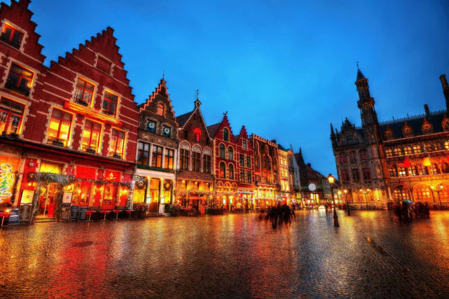 Brugge, Bỉ: Với những công trình kiến trúc mang phong cách Gothic, thị trấn Brugge đã được công nhận là di sản thế giới của UNESCO.
