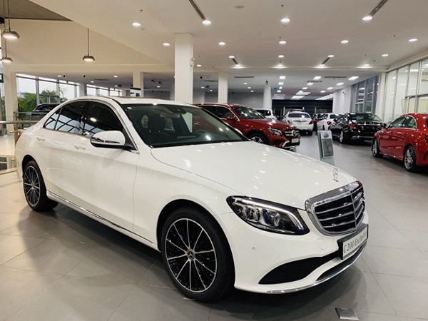 Mercedes C200 Exclusive màu trắng